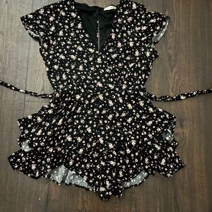 Black and floral, XS Altr'd State Romper
